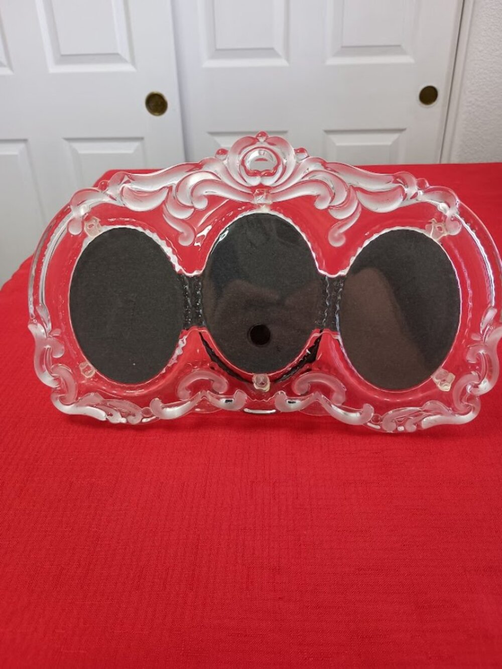 Vintage Triple Oval Glass Picture Frame. Great for baby or wedding photos.